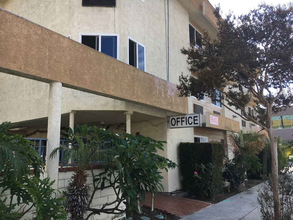 Bellflower Travel Inn - photo 54