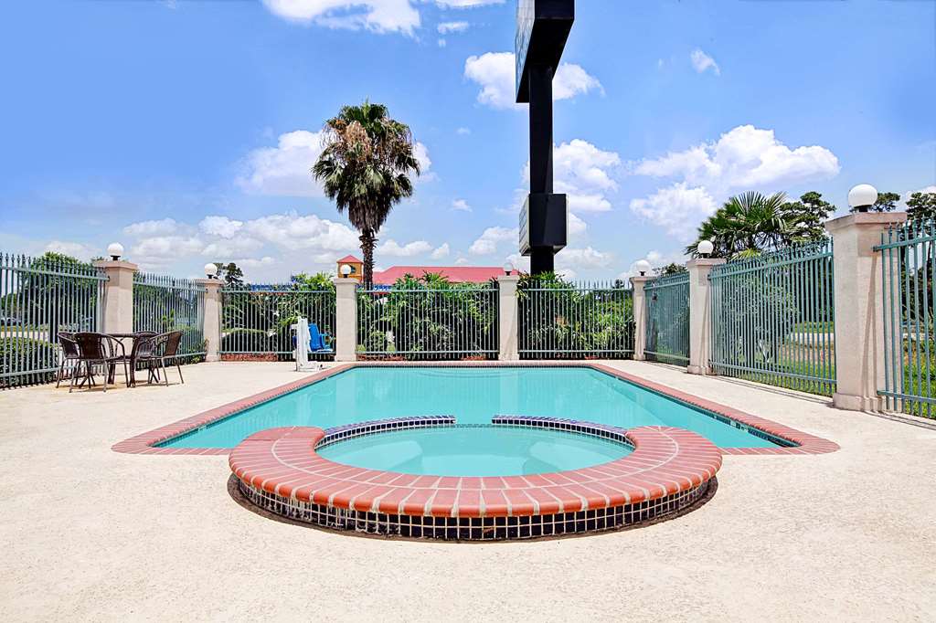 Days Inn & Suites by Wyndham Houston North Spring - photo 5