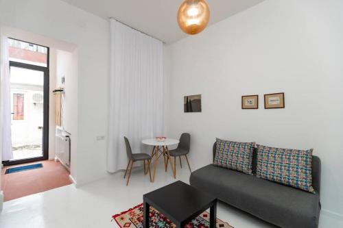 Cozy 1BR Apt In Heart of Old Tbilisi By Wehost
