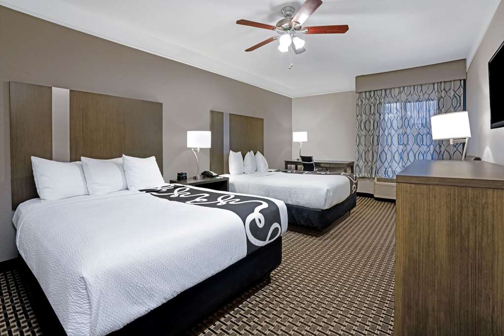 La Quinta Inn & Suites by Wyndham Conroe - photo 14