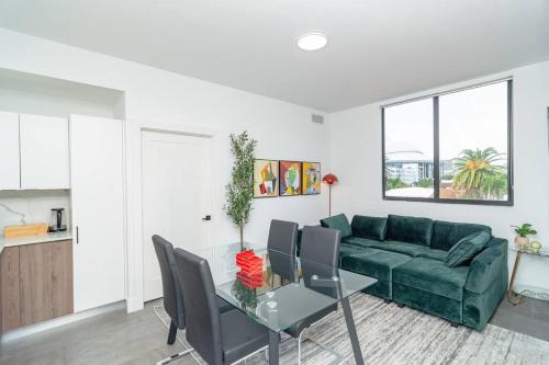 Modern Cozy 2BR Oasis with King Beds Near Marlins Park & Brickell — 4-Star Luxury Hotel in Miami, United States