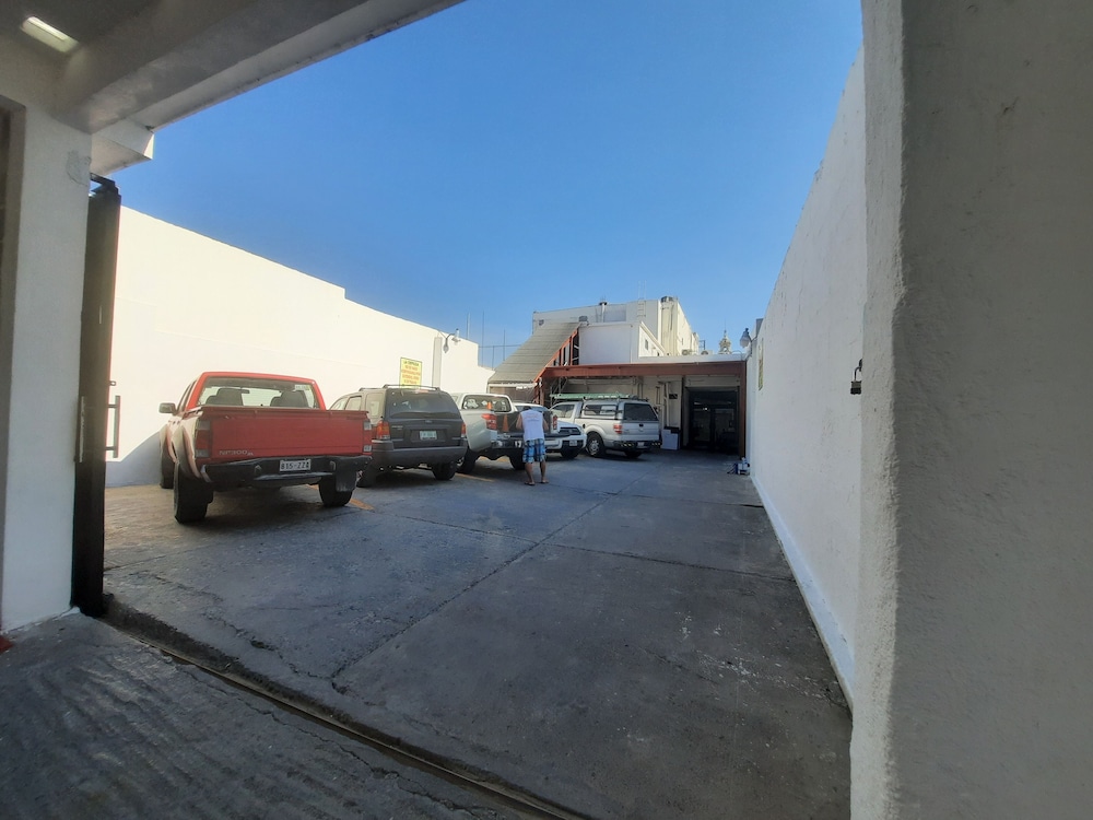 Hotel Garcias Suites — Linares — photo 3