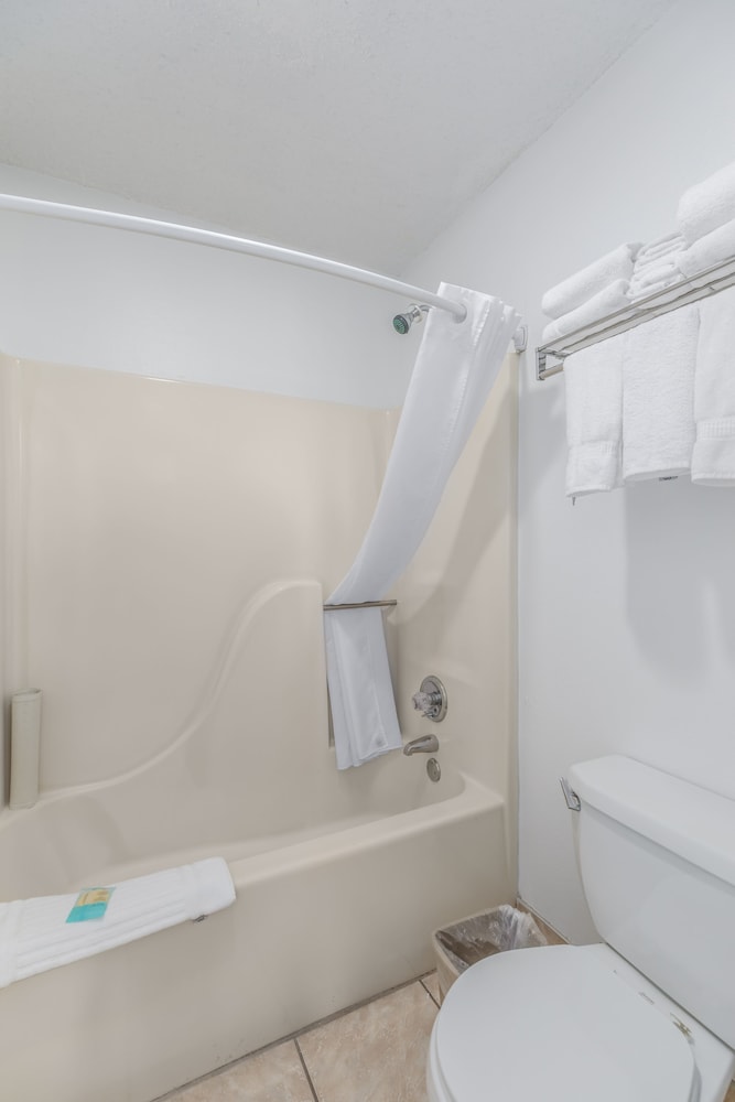 Crossroads Inn & Suites - photo 48