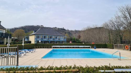 Charmant Duplex En Bord De Dordogne Argentat Correze — Argentat