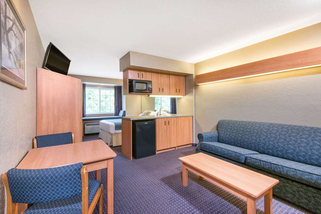 Microtel Inn & Suites by Wyndham Hazelton Bruceton Mills - photo 13
