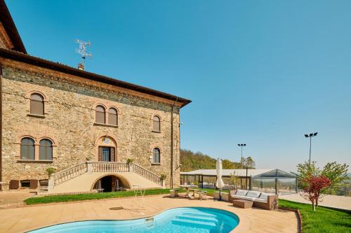 Tenuta Il Poggio Luxury B&B — 4-Star Luxury Hotel in Medesano, Italy