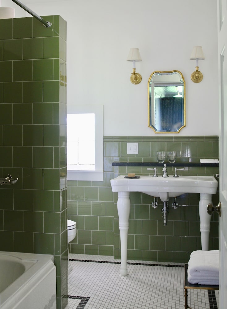 Inn at Kenmore Hall - photo 18
