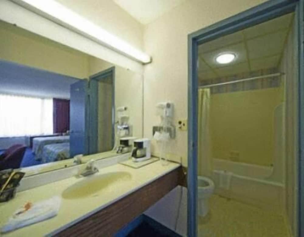 Express Airport Inn - photo 6