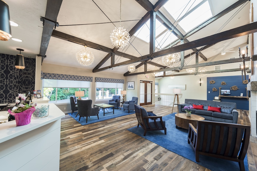 Rockport Inn And Suites - photo 2