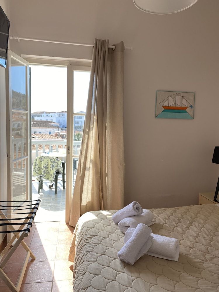 Faros Hotel - carbon neutral hotel in Spetses