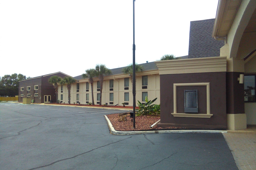 Baymont by Wyndham Pensacola - photo 17