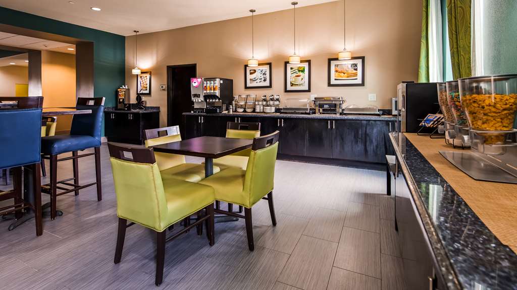 Best Western Plus Carrizo Springs Inn & Suites - photo 3