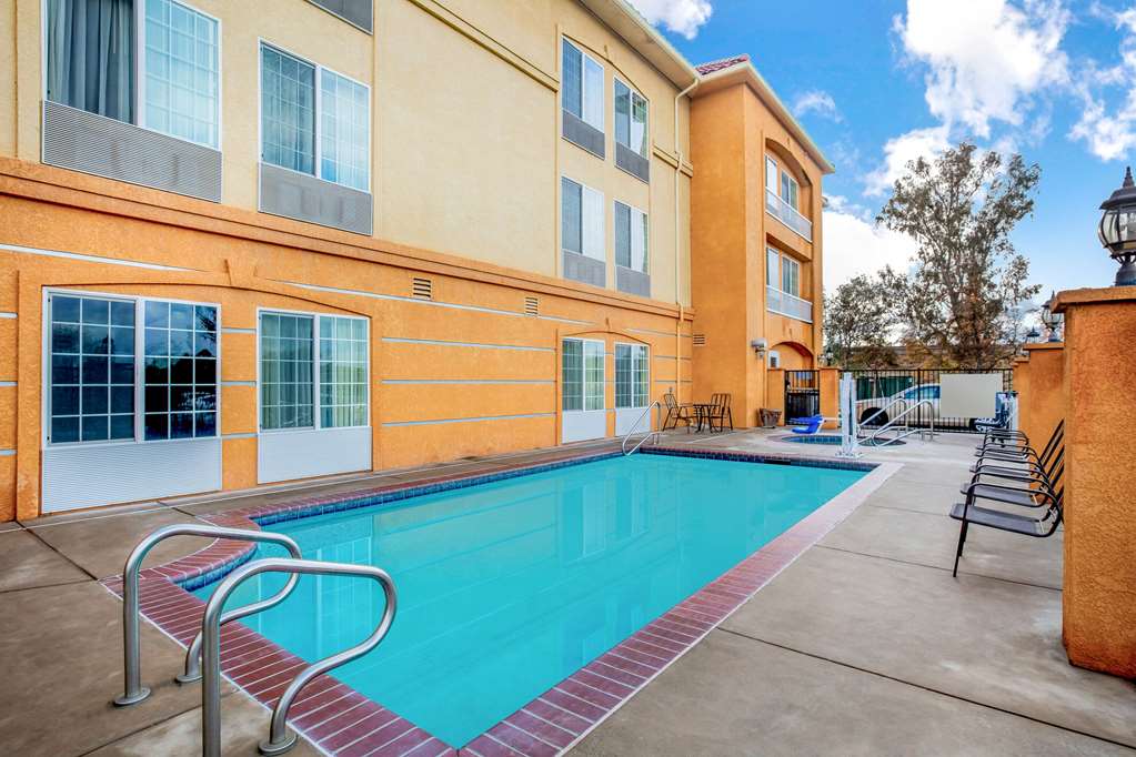 La Quinta Inn & Suites by Wyndham Fowler - photo 18