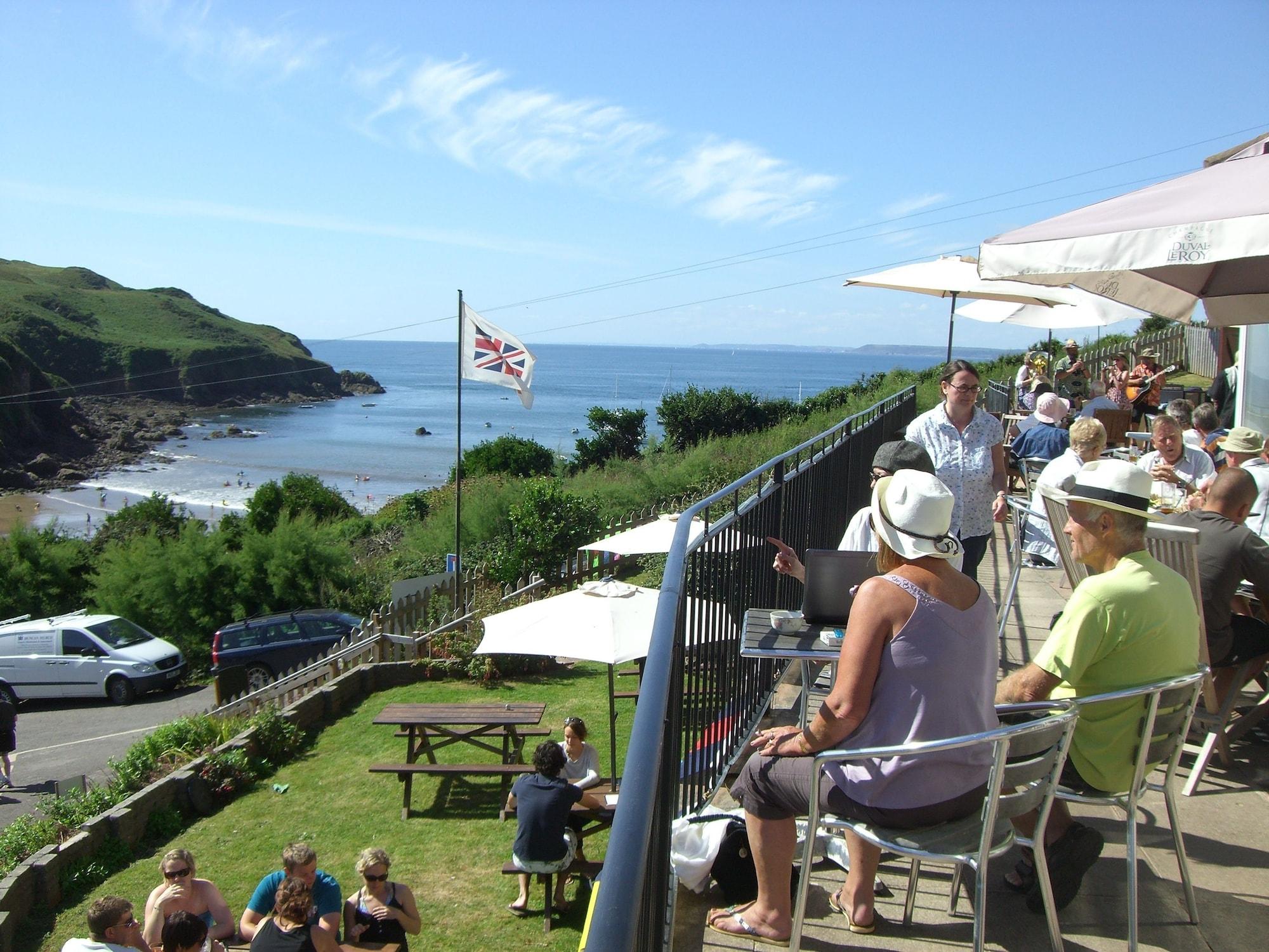 The Sun Bay Hotel & Restaurant — hotel in Kingsbridge