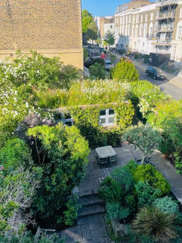 Camden Town Garden Cabin — 4-Star Luxury Hotel in London, United Kingdom