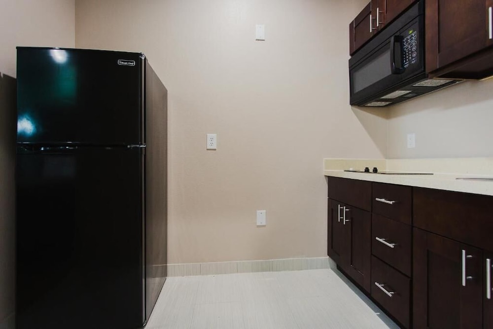 Palace Inn and Suites Willowbrook Mall - photo 21