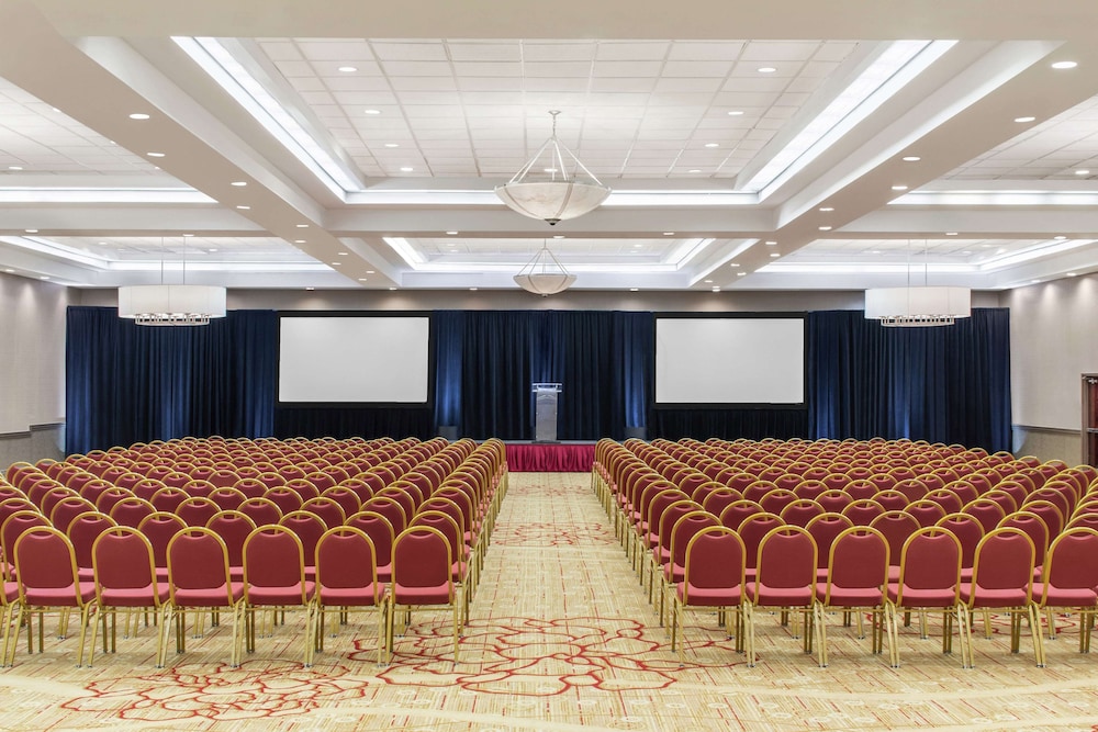 DoubleTree by Hilton Hotel Newark Airport - photo 59