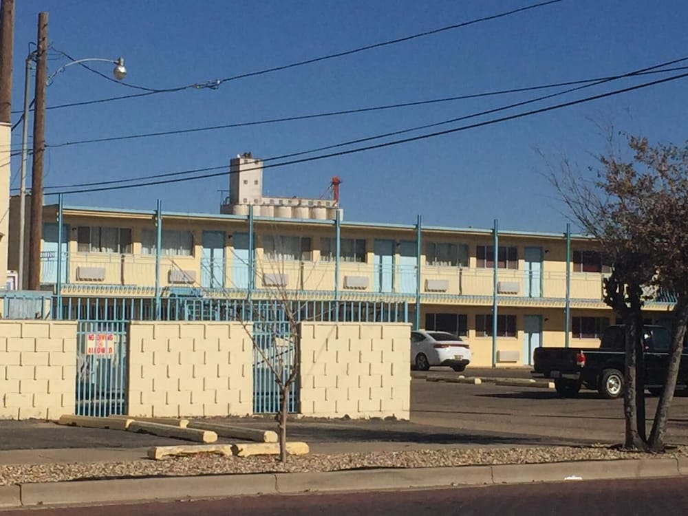 Warrick Plaza Inn - photo 20