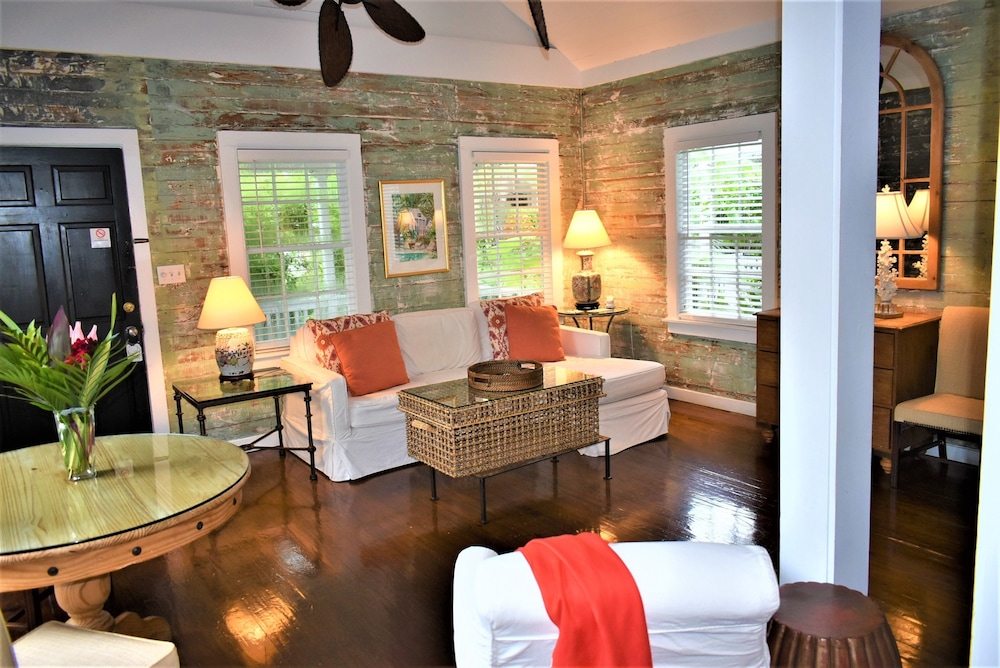 Simonton Court Historic Inn & Cottages - photo 4