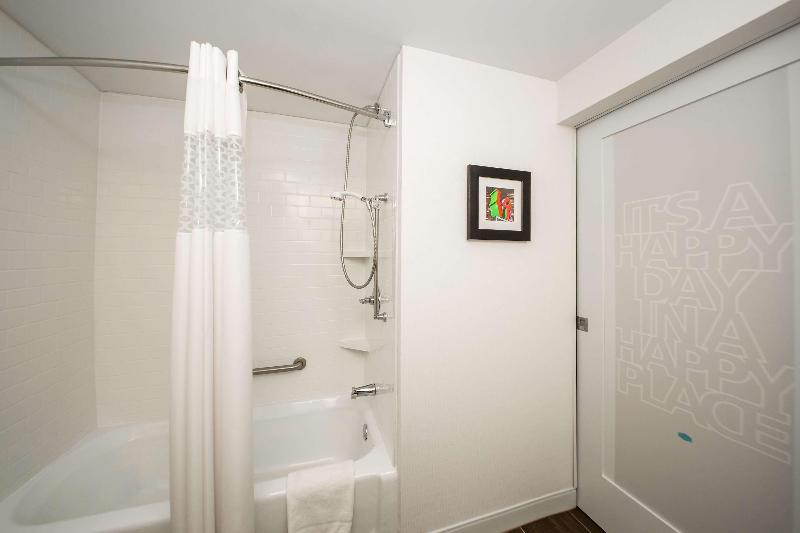 Hampton Inn Philadelphia International Airport - photo 13