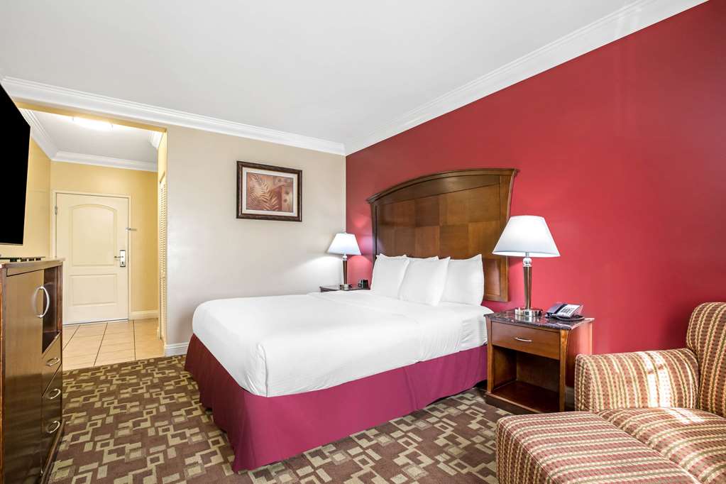 La Quinta Inn & Suites by Wyndham Moreno Valley - photo 25