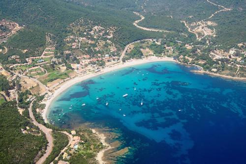 Les Lodges de la Plage U Dragulinu — hotel in Sari-Solenzara