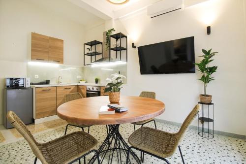 Stylish and cosy apartment near the Acropolis — 4-Star Luxury Hotel in Athens, Greece