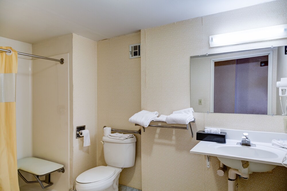 University Hotel & Suites - photo 22