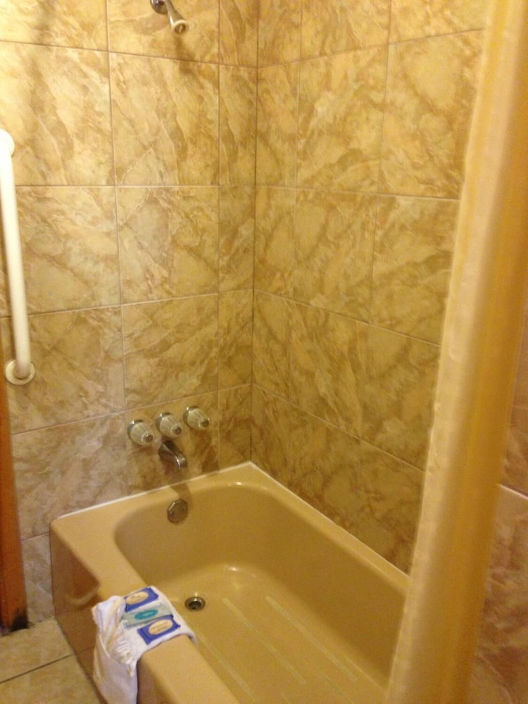 DeQueen Courtyard Inn - photo 23