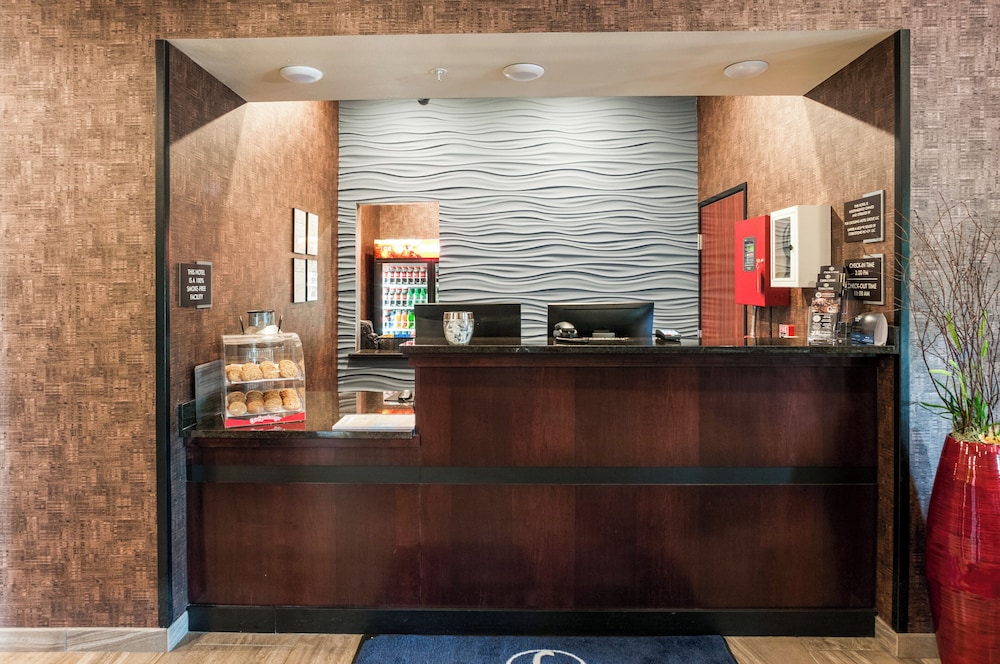 Cobblestone Hotel & Suites Appleton International Airport - photo 4