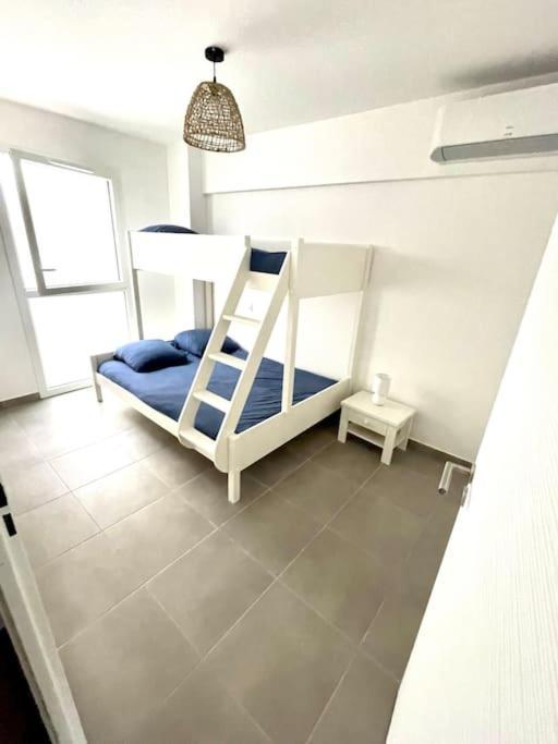 Villa 8 Personnes Bord de Mer Climatisee — 4-Star Luxury Hotel in Saintes-Maries-De-La-Mer, France