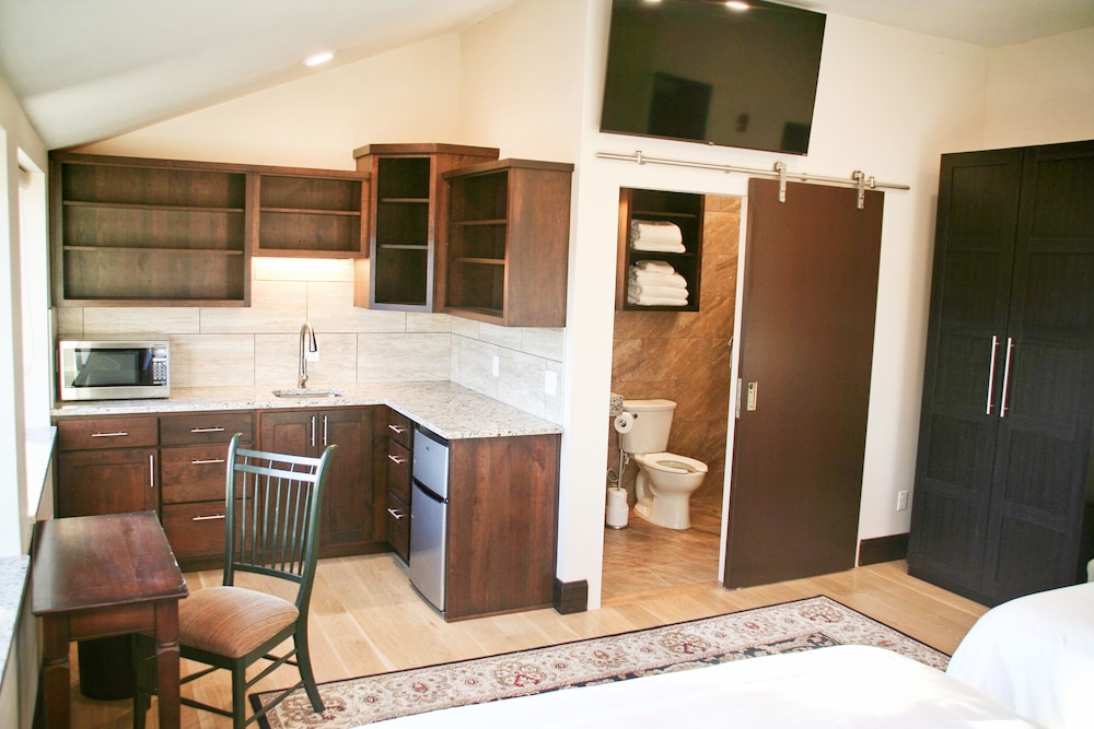 Iron Springs Adventure Resort & RV Park - photo 12