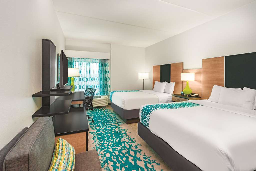 La Quinta Inn & Suites by Wyndham Cleveland TN - photo 21