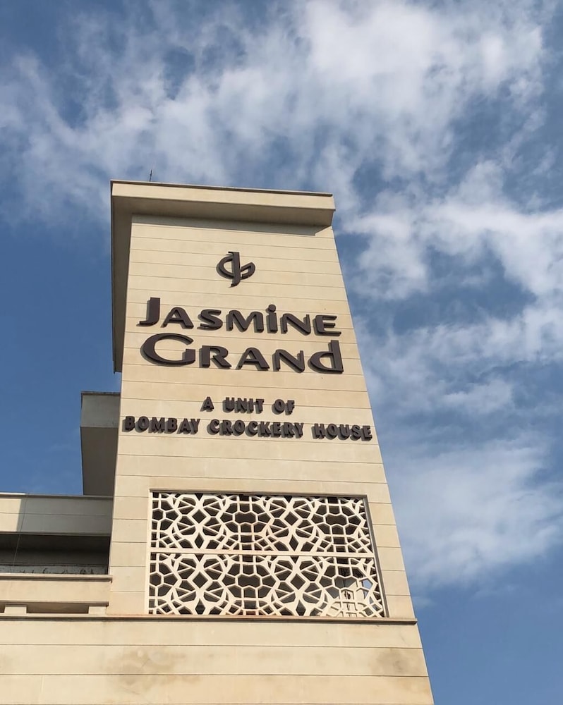 Hotel Jasmine Grand in Haldwani, India