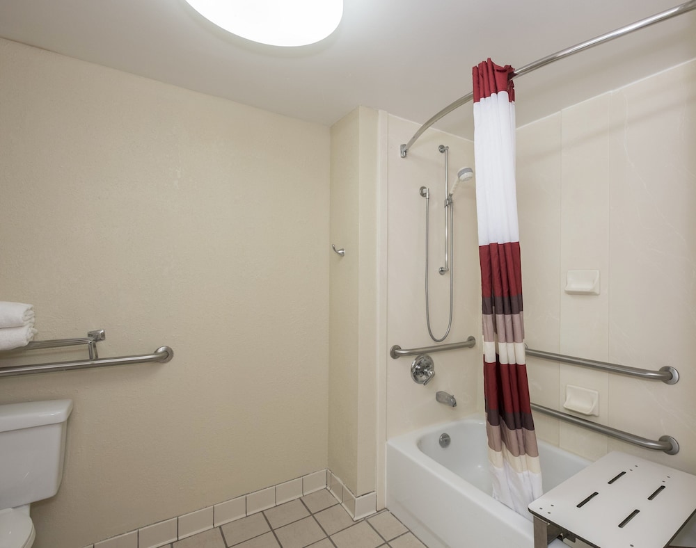 Red Roof Inn Tupelo - photo 35
