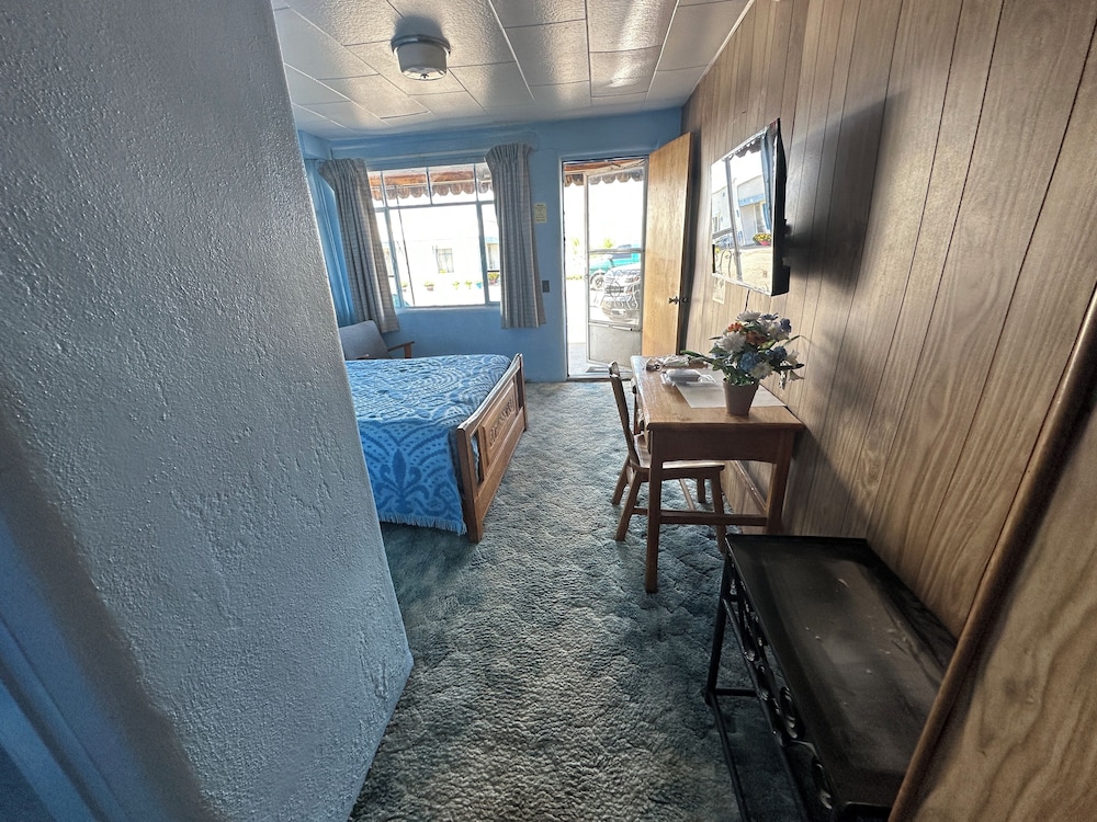 Maverick Motel and Glamp Ground - photo 6