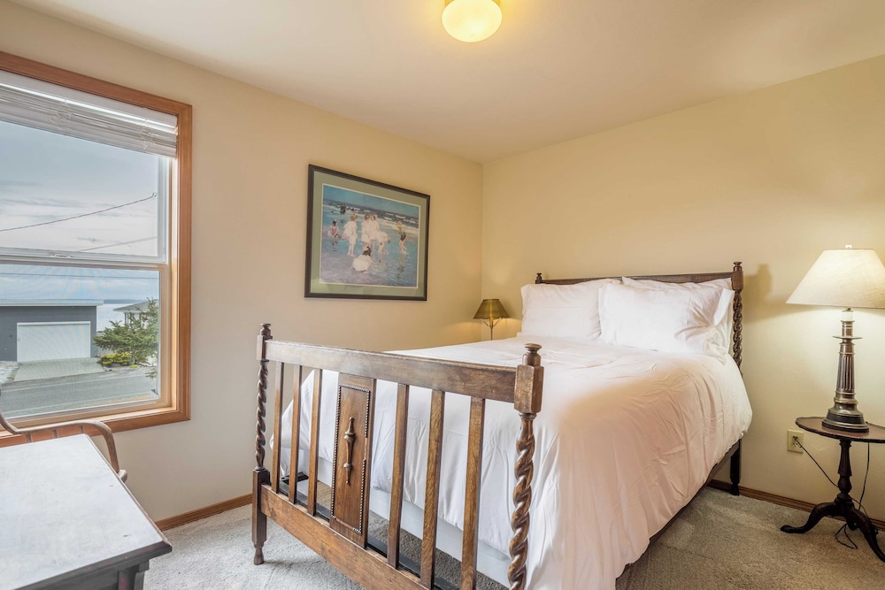 Beach Lookout Retreat by Avantstay Rooftop Views - photo 18
