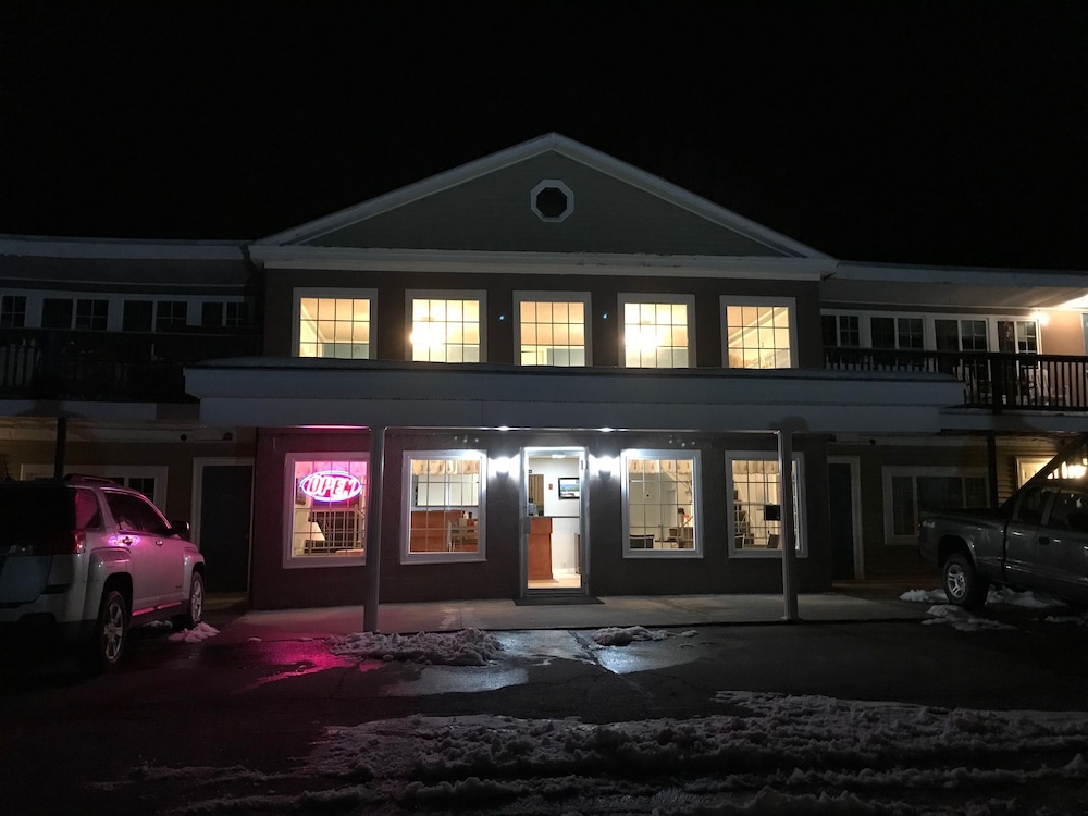 Admiral's Ocean Inn - photo 26