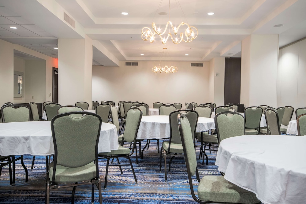 Embassy Suites Louisville Downtown - photo 64