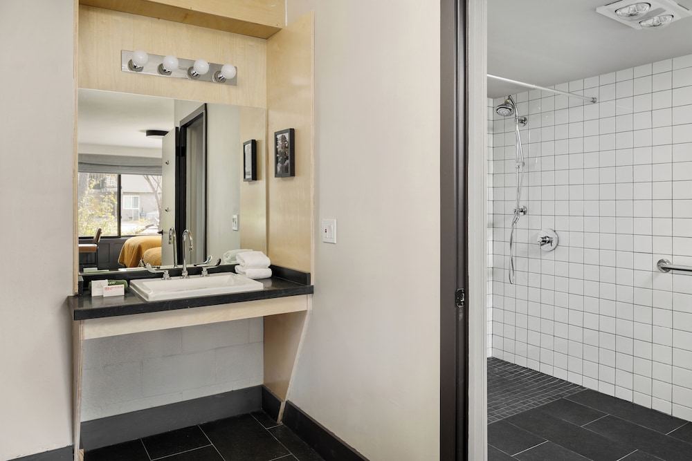 The Coachman Hotel - photo 68