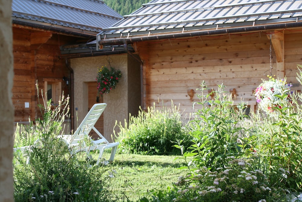 Les Chalets du Queyras — 4-Star Luxury Hotel in Guillestre, France