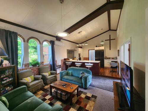 The Church House Boutique Comfort — 4-Star Luxury Hotel in Balclutha, New Zealand