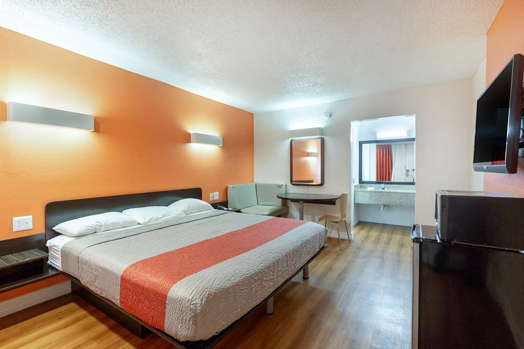 Motel 6 Houston TX East - photo 7