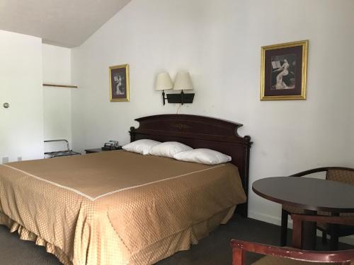 Exit 5 Motel and Cottages - photo 23