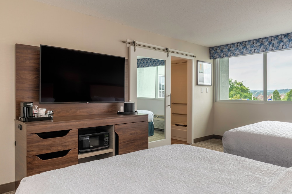 Hampton Inn by Hilton Manchester - photo 11