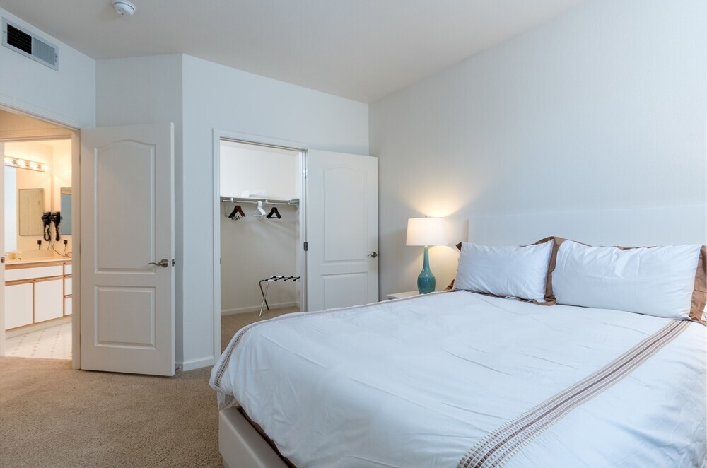 Global Luxury Suites at North Park - photo 8