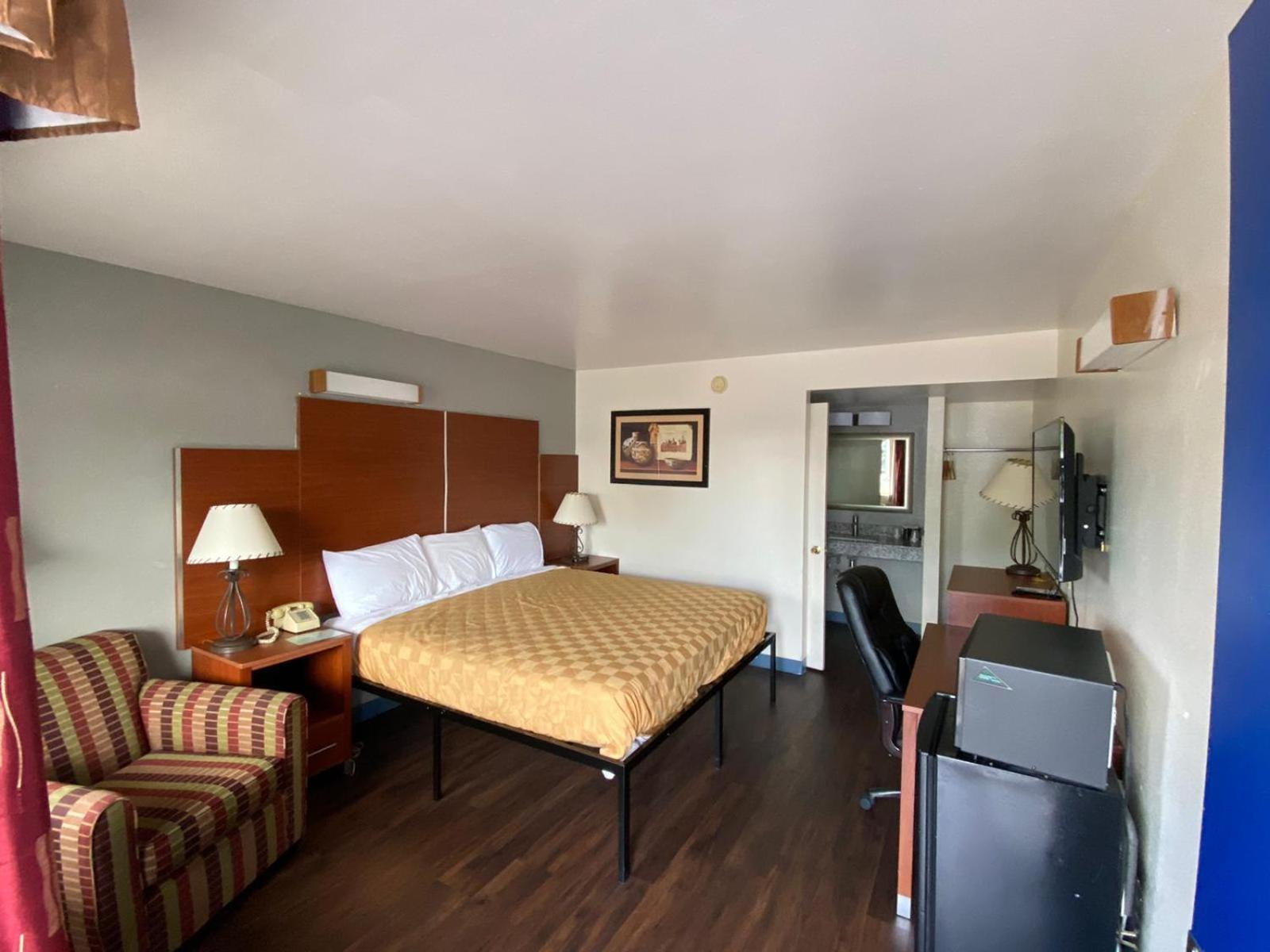Travelodge by Wyndham Albuquerque West - photo 4