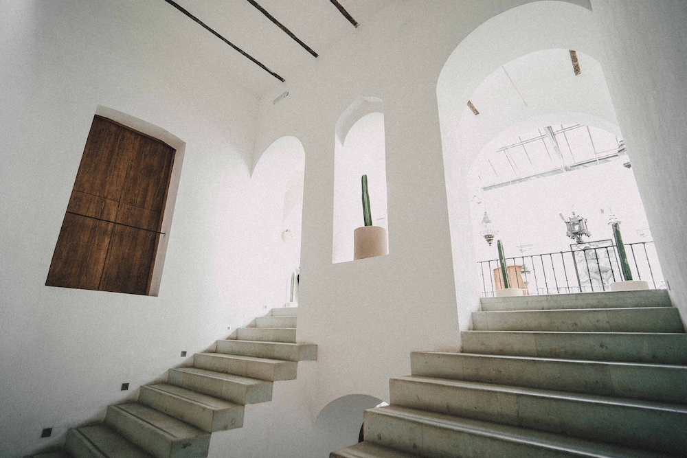 Handrails in hallways