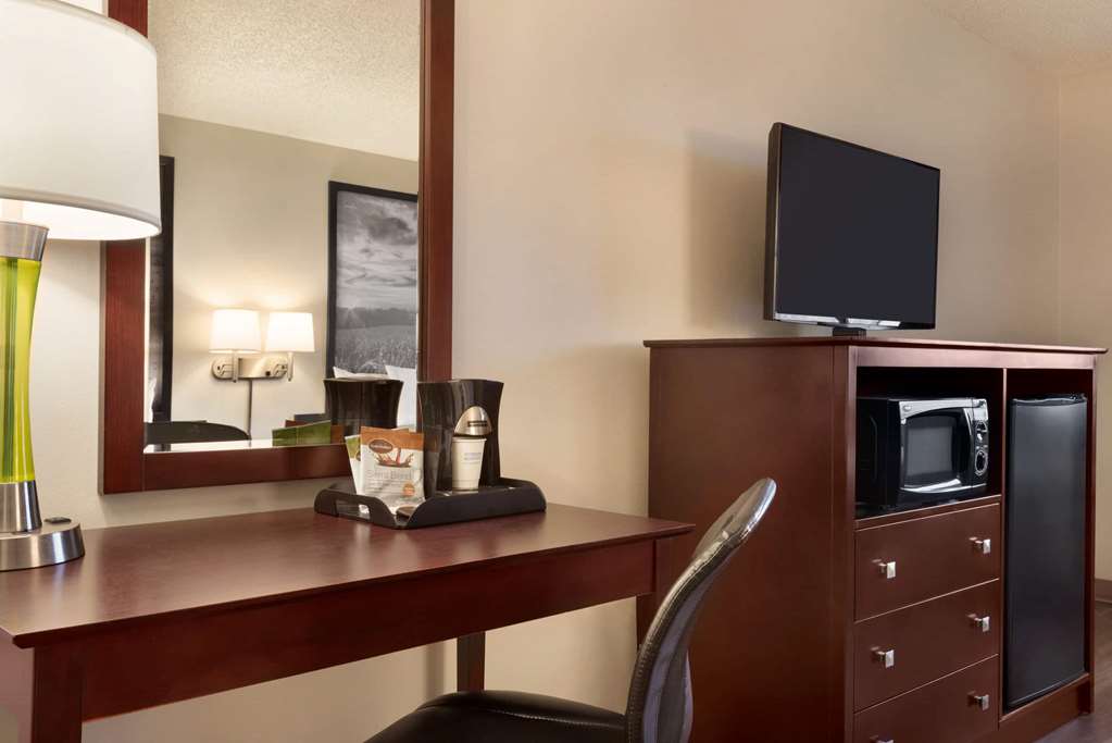 Super 8 by Wyndham Bethany MO - photo 16