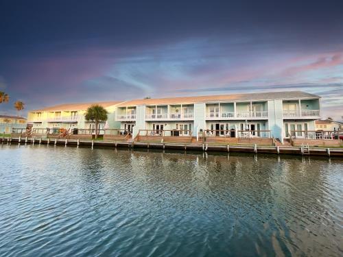 Rockport Waterfront Condo on Key Allegro Island — 4-Star Luxury Hotel in Rockport, United States